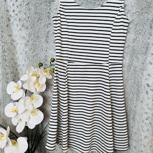 Ladies Striped Black and White Sleeveless Dress